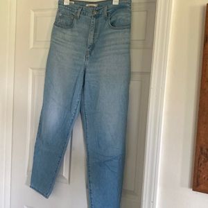Levi’s Premium- Ultra High Rise Mom Jeans